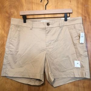 Old Navy 5” Khaki mid-rise Shorts